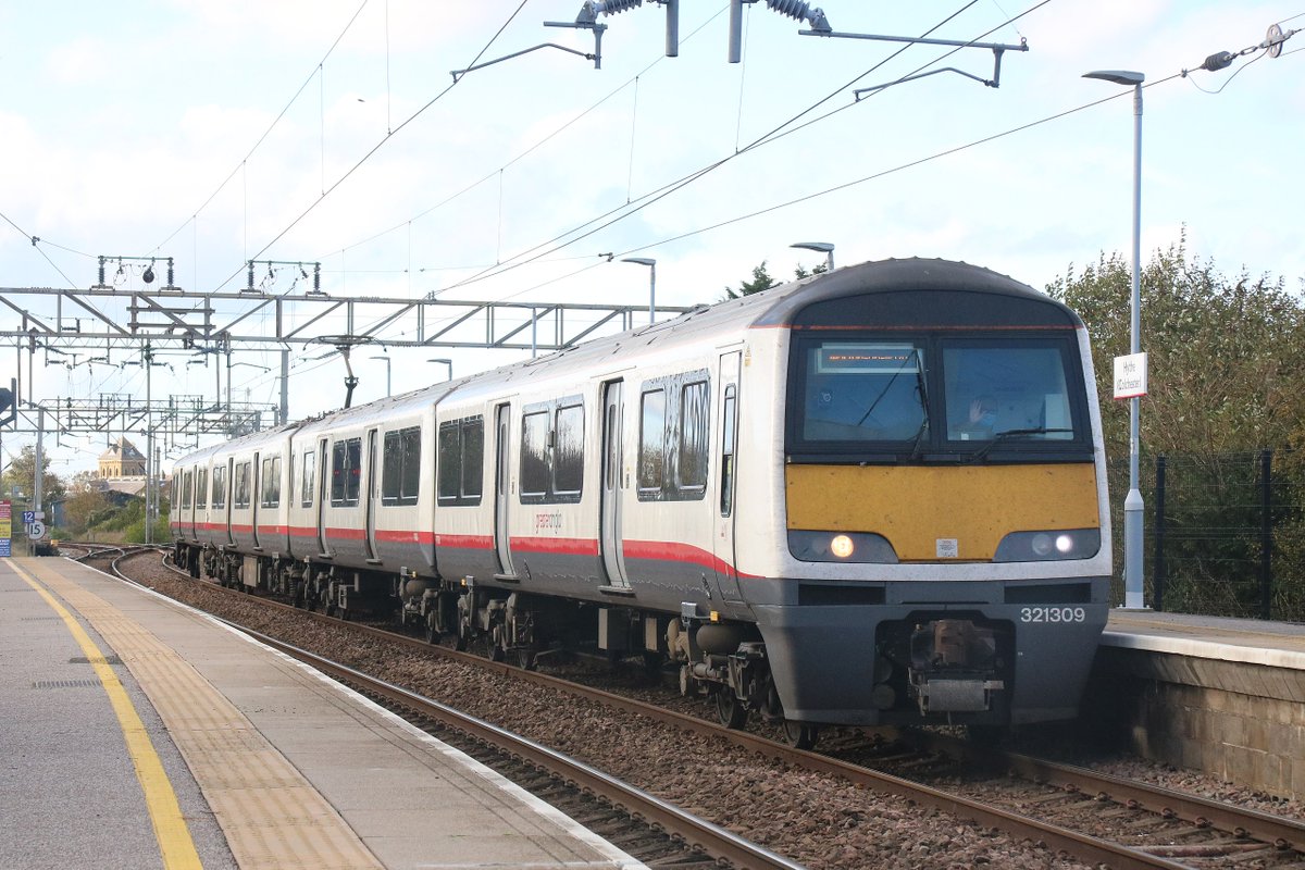 williampgwebb's tweet image. Reckon the Former Greater Anglia Renatus Class 321s which were refurbished are likely now to be sold for scrap as well #Class321Renatus #Class321 #GreaterAnglia @greateranglia