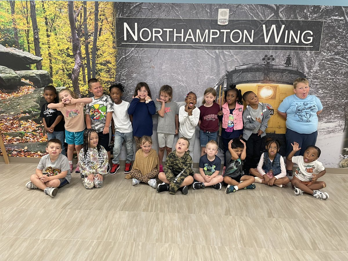 Kindergish's tweet photo. First week of kindergarten! Our class rocks! #kinder #WES https://t.co/DKH6r3lp7l