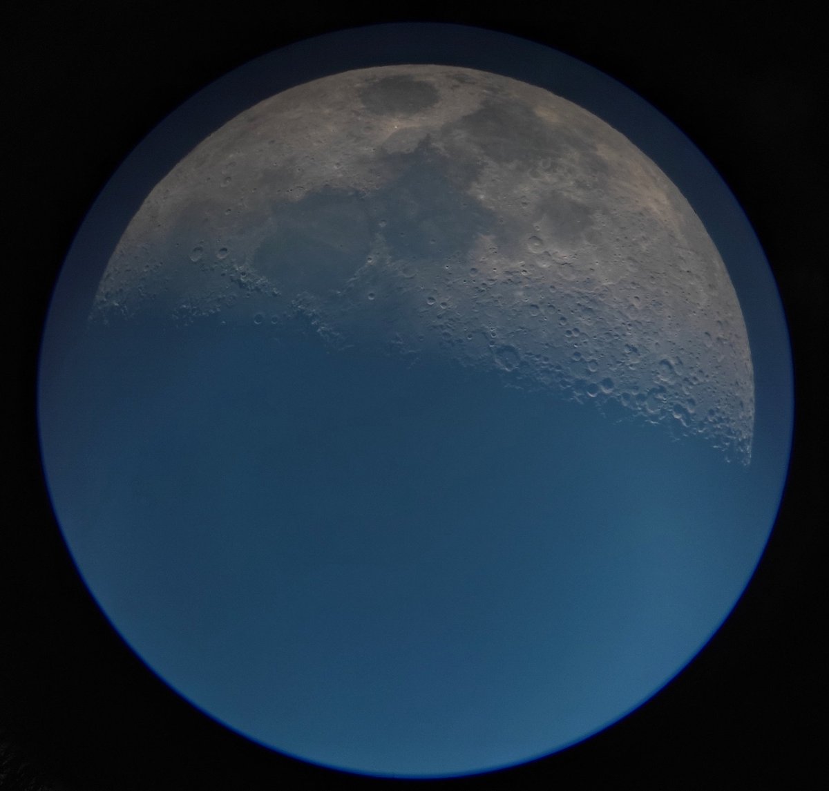 gonzaramirezgr's tweet photo. #luna al 40% de iluminación. hoy a la tarde 🌗
#moonlovers https://t.co/t62ufvOGno