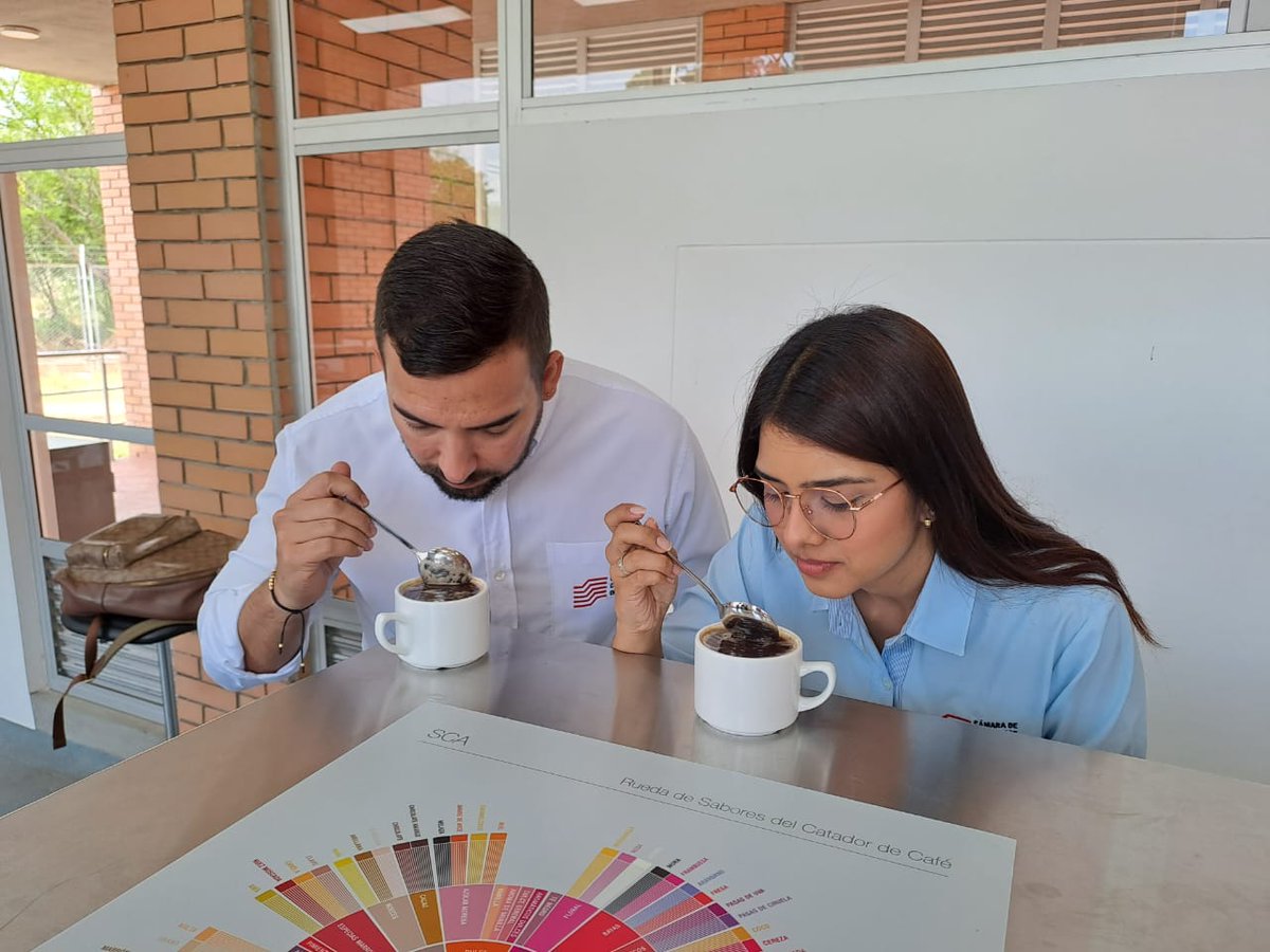 NTierraProspera's tweet photo. Representantes de la Alianza Público-Privada de café, impulsada por @USAID_Colombia en Norte de Santander, participaron en una actividad de catación y barismo liderada por @SENAComunica en la Escuela Nacional de la Calidad del Café, del municipio del Zulia ☕🌱 https://t.co/3jl7xZB91t