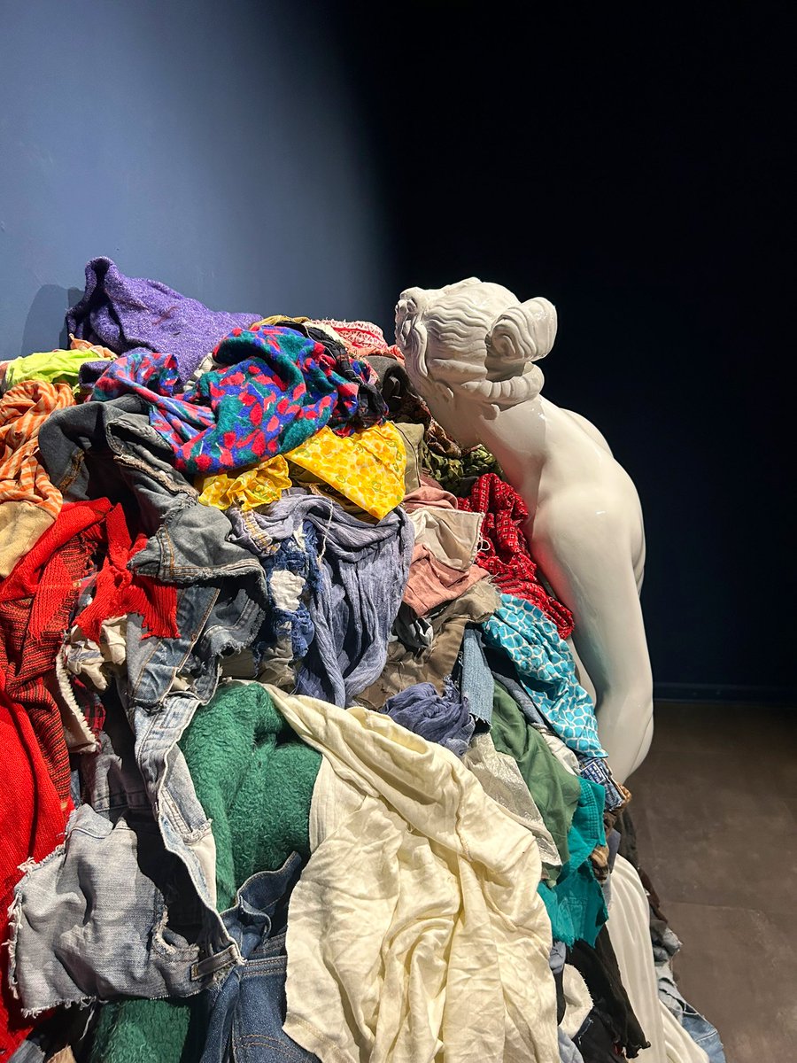 ___what___if's tweet photo. Infinity by Michelangelo Pistoletto - La Venere degli stracci (1967) - Roma 2023 Chiostro del Bramante #Pistoletto #Infinity #Rome2023 #Art #ChiostrodelBramante 
#Thx https://t.co/Lzep7qknAM
