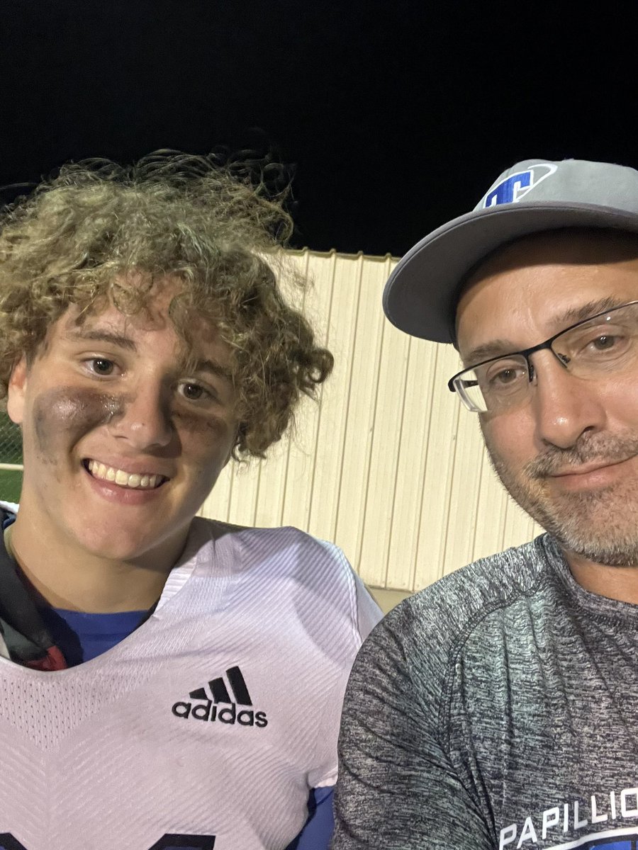 UncleeRico66's tweet photo. Super proud of my boy getting his first taste of varsity football. This kid is going to surprise a lot folks β¦left edge rusher 91 bustin through the line. #beastinthemaking https://t.co/vyjPEjyfm7