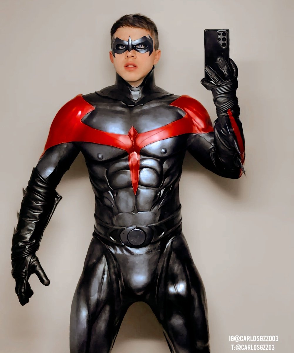 carlosgzz03's tweet photo. 🎶 I need a Hero 🎶

#throwback #Nightwing https://t.co/xlWUTYIKlY