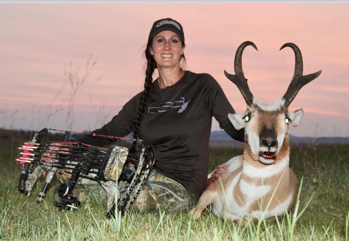 OUTDChannel's tweet photo. Congrats to our good friend @MelissaBachman on her great early-season antelope. She braved HOT temperature conditions in the high 90s to make this hunt happen. 

#FindYourAdventure #hunt #hunting #antelope #antelopehunting #bowhunting #speedgoats #pronghorn https://t.co/y03JJAvArB