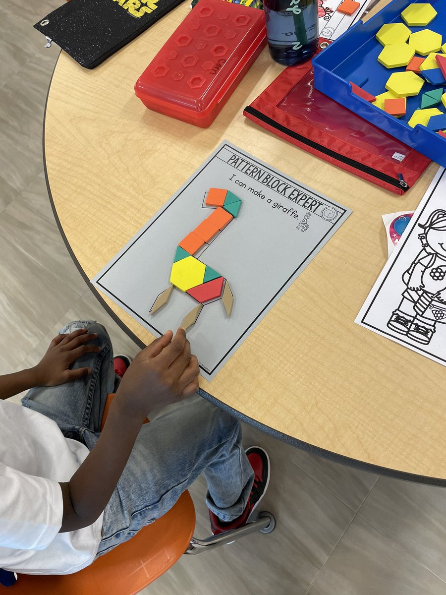 Kindergish's tweet photo. We became pattern block experts! #WES  #kinder https://t.co/2GCExvoAcF
