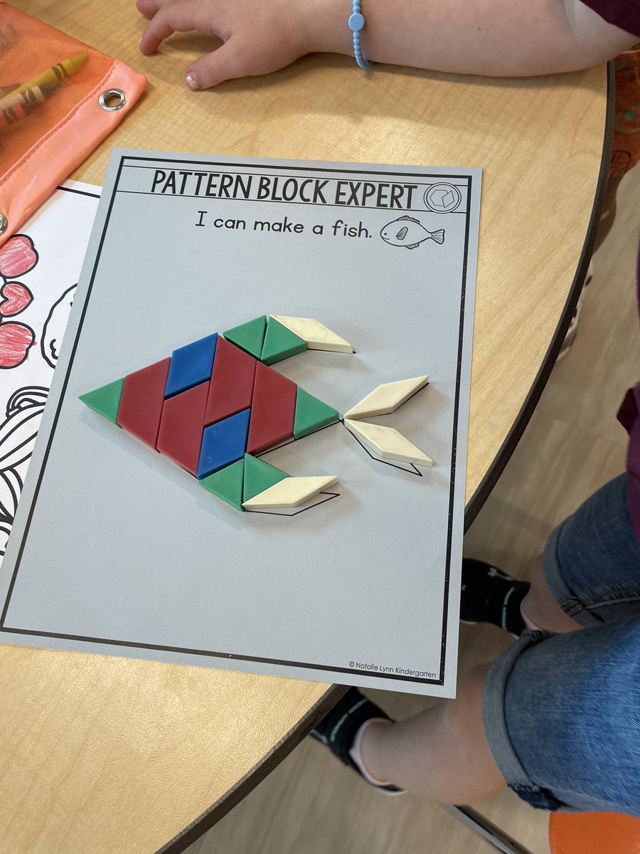 Kindergish's tweet photo. We became pattern block experts! #WES  #kinder https://t.co/2GCExvoAcF
