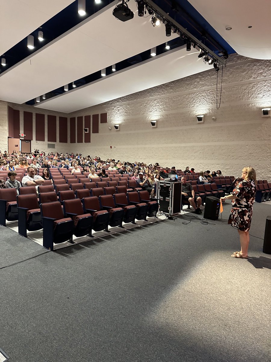 tgrimesri's tweet photo. Second night of Freshmen/NES Student Orientation! @WarwickSchools @WarwickCTC @TitansToll #TGPRIDE https://t.co/XGohy9KDk3