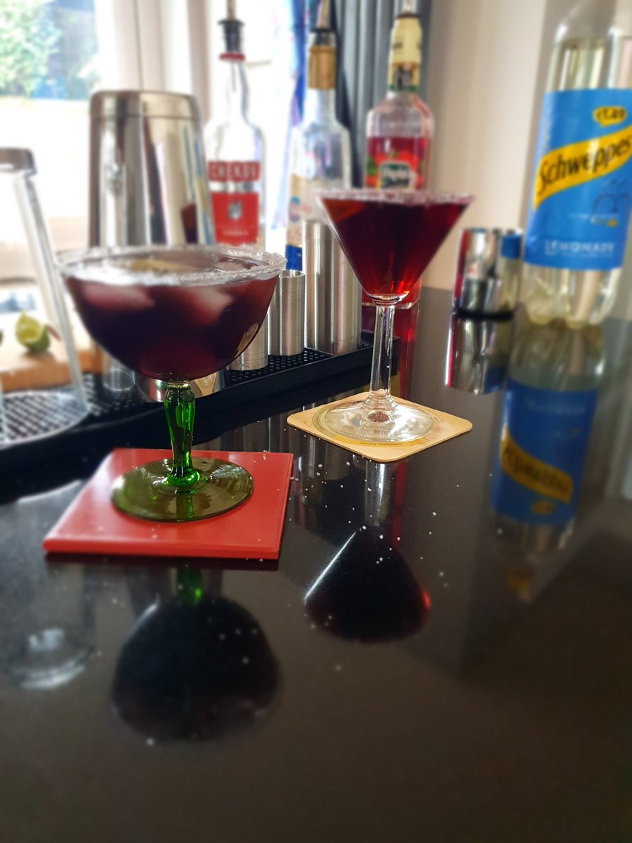 ChesCocktails's tweet photo. Happy Wednesday or 'Hump Day'. Our cocktail of the week called the Purple Rain cocktail. Ingredients:
25ml Vodka
25ml  Blue Curaçao 
25ml Lime Juice. 
50ml  Grenadine
Topped with Lemonade 
Lime Wedge (Garnish)
Enjoy making it! Cheers x 
#vodkacocktails #purplerain #blue https://t.co/odCN965IJ5