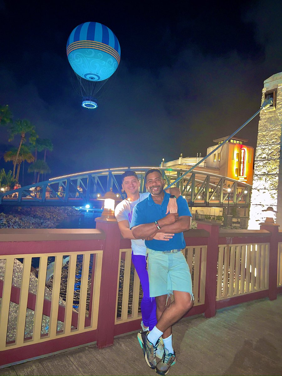 JuanLopez3112's tweet photo. being happy bbπ π π©΅
#disneyspring #Disney100 #night https://t.co/MrDdTL9gDU