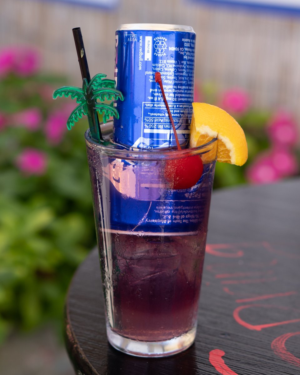 Fudpuckers's tweet photo. Summer may be hot, but our drinks are always cool! Our Blueberry Bull Cocktail will puck you up!๐ซ
#fudpuckers #destin #destinfl #destinflorida #todoindestin #visitfl #drinks #fun #sunset #beachfront #beachin #gulfcoast #emeraldcoast #livemusic #gulfofmexico #destineats https://t.co/E7DcvhIhmS