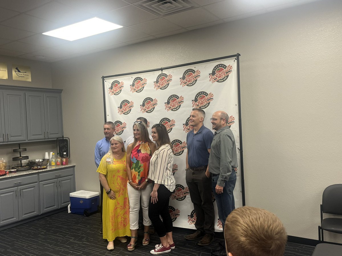 Spent some time this afternoon with @ShawnGowin1010 at the Jacksonville chamber of commerce board of directors meet and greet! It was great to connect with many of the leaders in our community including one of the best that I personally know! 🌶️❤️

#communitywellbeing