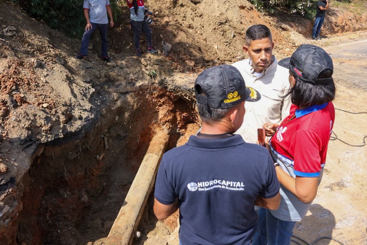 hidroven_ve's tweet photo. En el estado La Guaira iniciaron los trabajos de sustitución de 20 mtrs de tubería de acero de 16 pulgadas, para atender a más de 28 mil habitantes en la parroquia Urimare. 

Hidrocapital, una herramienta de la Revolución. 💧

@harolclemente @nicolasmaduro @RMarcoTorres https://t.co/tdtREEM80S