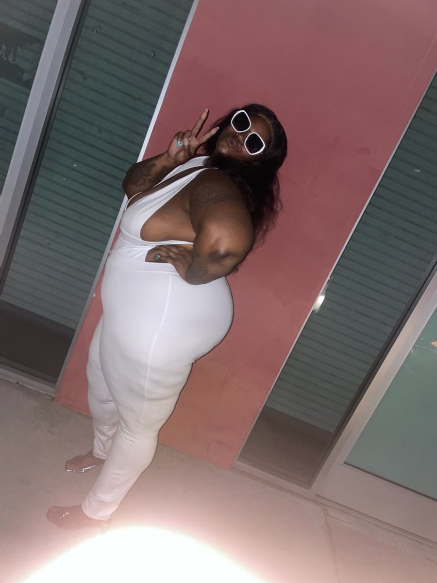 phatbut17's tweet photo. Idc idc, I love my shape 😮‍💨🥰🥰
#bbw #bbwebony #ebonybbw #bbwfreak https://t.co/4h36Xfg1gS