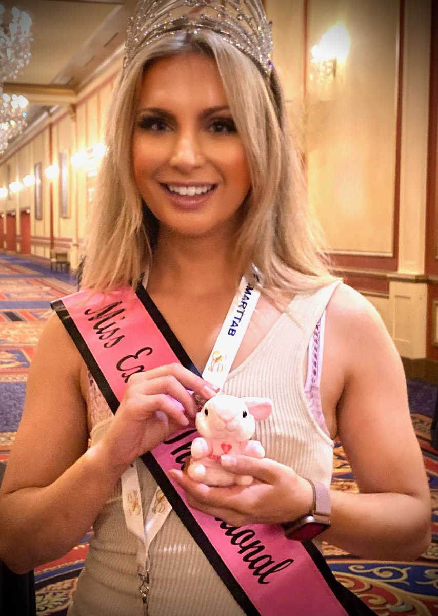 The gorgeous Phoenix Sparks strikes a pose with our Sexy Job Bunny at the ED Expo in Vegas.