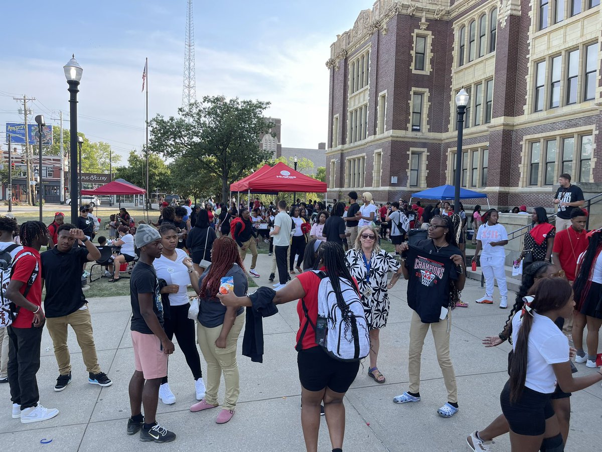 HughesEngineers's tweet photo. What a night! #BigRedBlockParty
@HughesSTEMHS @IamCPS @UC_CEAS @principallearns #BigRed https://t.co/sC6FHPxCOb