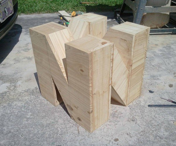 3CC0__'s tweet image. Nintendo 64 Coffee Table made by GeeksWithWood (~ 2018)