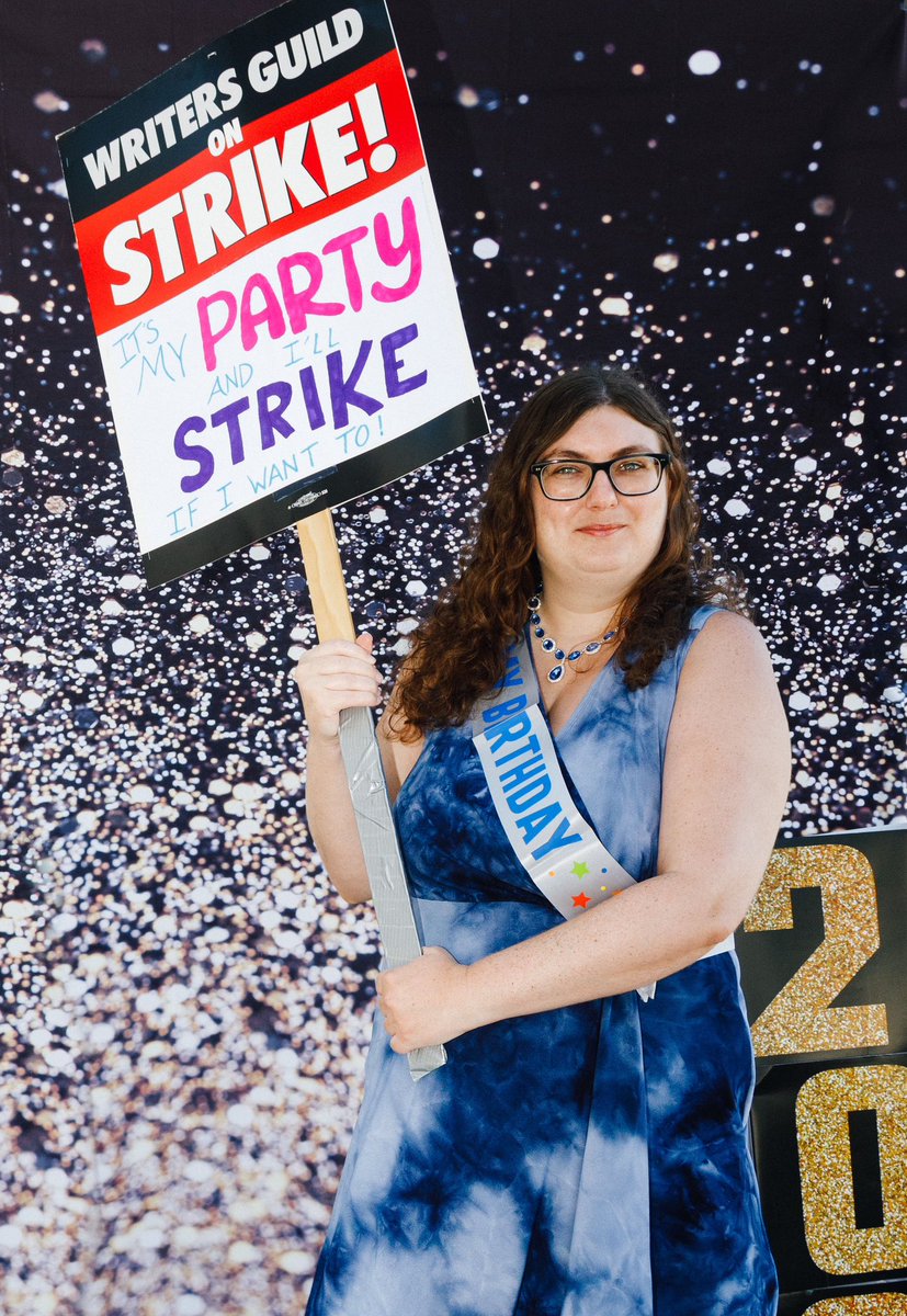 My birthday morning at the picket prom was a sparkly success! (📷: @BrittWoodsy )