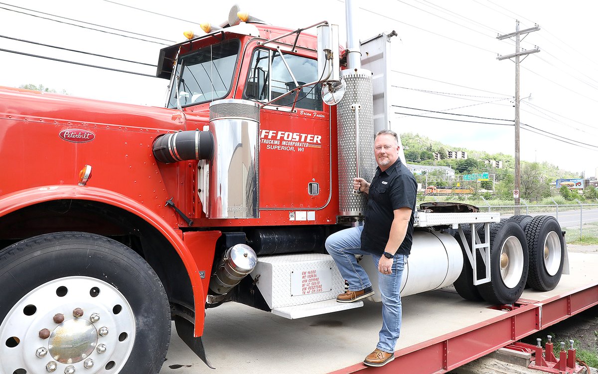 Rig_Park's tweet photo. Jeff Foster Trucking steers industry to international opportunities https://t.co/VdvBfWf4k6 #trucking #truckers #rigpark #truckstop #freight #2022 #parking https://t.co/Et7hX3CNGd