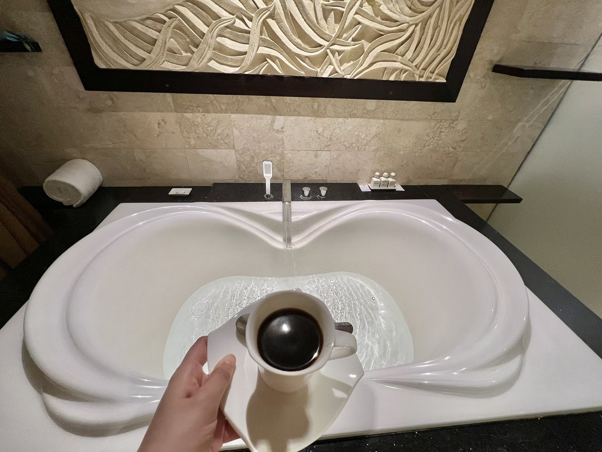 progressupdate_'s tweet image. 커피 마시면서 반신욕하는 모닝 루틴이라니 🥹☕️