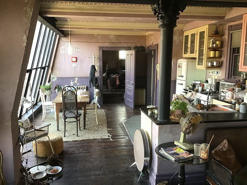 catwomanarchive's tweet photo. details of selina kyle's apartment in the batman (2022): https://t.co/B4eaFlIwiq