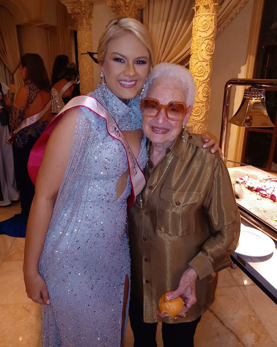 BarcellonaR's tweet photo. One of my favorite parts during this week was the Elvis Suite, and we're just getting started! Truly feeling like a queen. πΈπβ οΈ
#missforamerica @WestgateVegas
#missflamerica
#missfloridaforamerica
#missforamericastrong
#missfloridaamerica
#missforamerica
#missforamerica23 https://t.co/F48IpxNZ1p