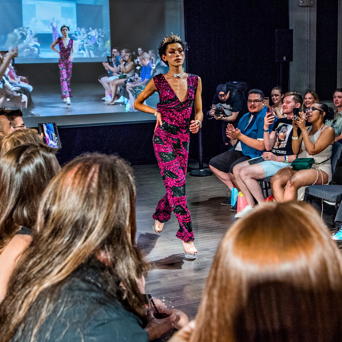 DenverArts's tweet image. 📢 FASHION DESIGNERS 📢 We want YOU for our #CulturalRunway competition-style fashion show!

📷 Submit photos of your work
🧵 Selected designers receive a stipend to enhance their creations
🏆 Runway time! Audience votes for winners in 4 categories

Apply: bit.ly/Cultural-Runwa…
