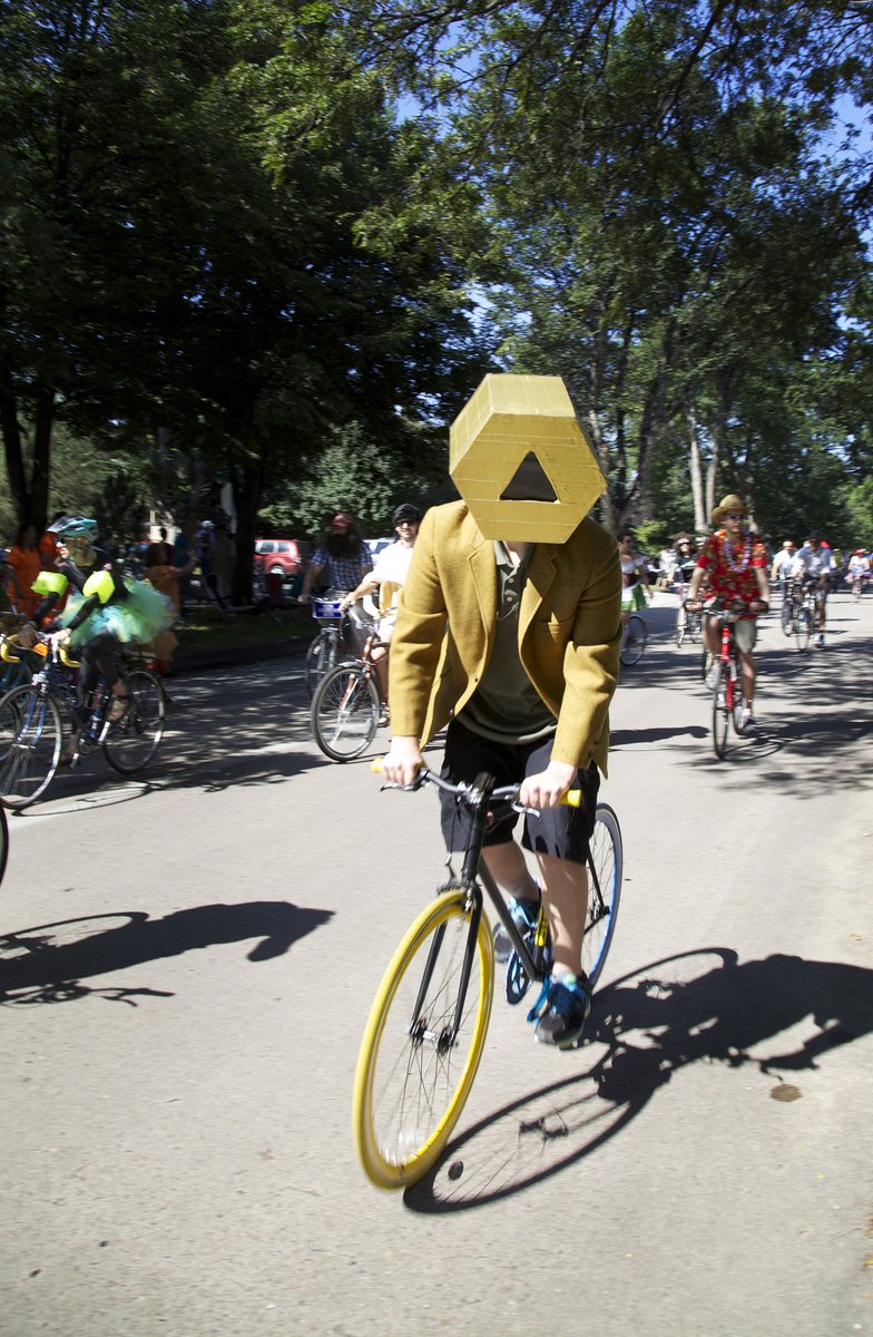 fortcollinsgov's tweet photo. 📢 Tour de Fat returns Saturday, bringing 🚲 bikes, 🧙🏾 costumes &amp; 🚧 road closures to Mountain Ave. from City Park to Mason &amp; more.

Expect delays &amp; detours around the race. 💬 Text TOURDEFAT to 888777 for alerts.

ℹ️ https://t.co/BajAQ6dBVM https://t.co/72bsWHleF0