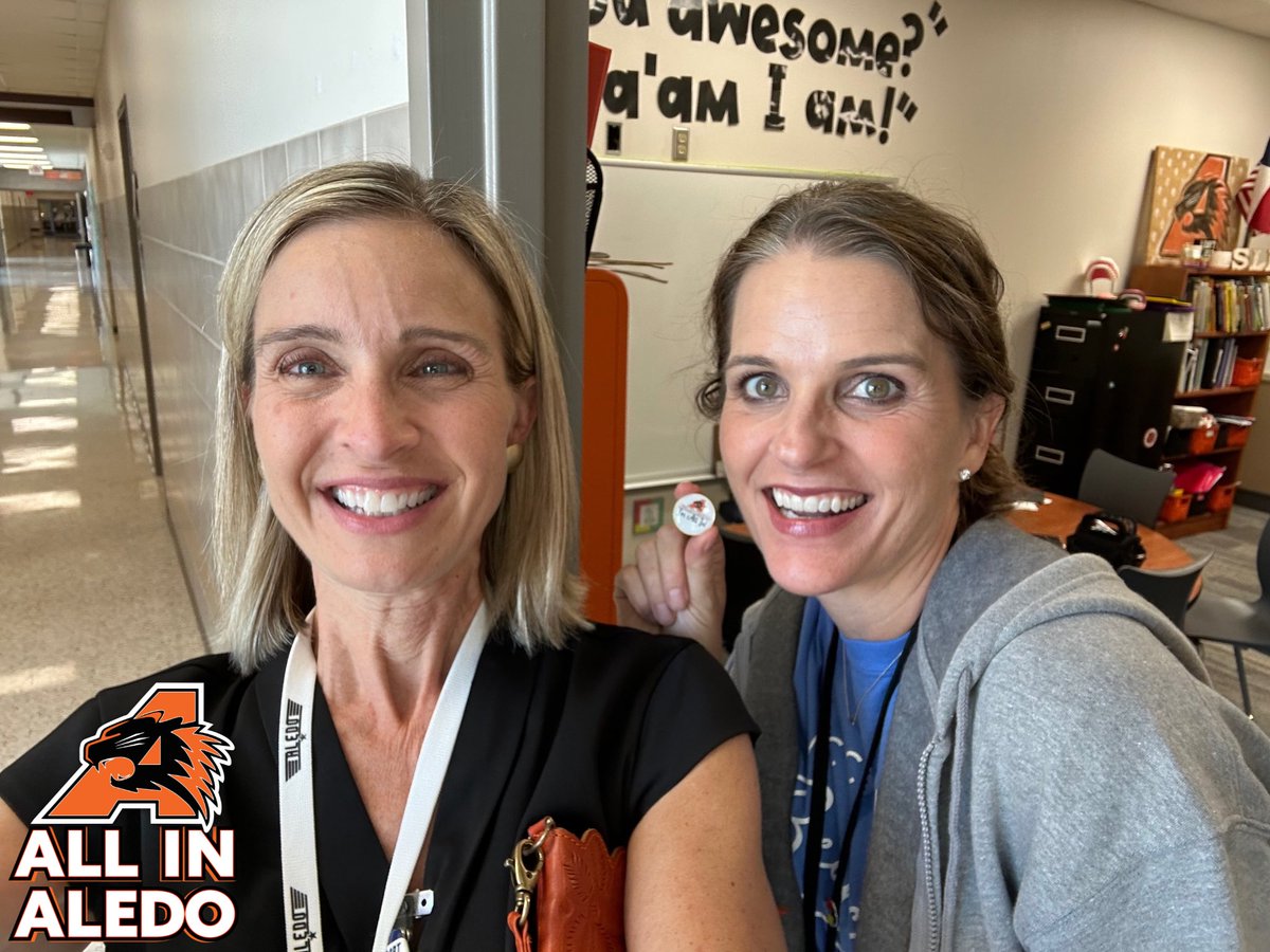Nothing better than catching an employee for being #allinaledo for a quick #selfiewithsusan! Stacy Cliver, SLP at McCall Elem, was caught adeptly serving kinder students-reading, talking, &amp; taking data purposefully &amp; seamlessly. We’re lucky to have such great speech therapists!