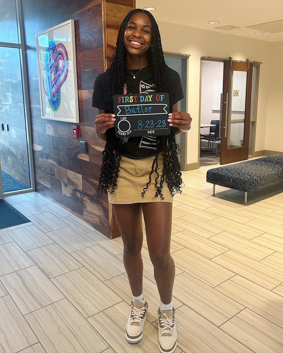 ButlerUWBB's tweet photo. Back to school for our Dawgs. 
Ready for a terrific year of learning in the classroom. 📚✏️✂️ 

#ButlerWay https://t.co/gdt5XLMXb2