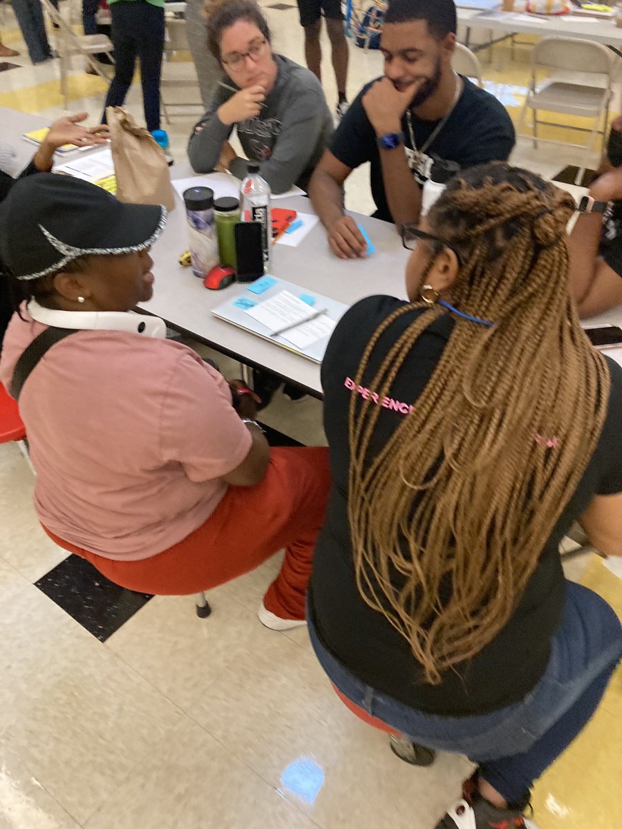 MsAnnTillis1's tweet photo. #isaccs , the busy bumblebees are buzzing
in the work, Students First - Core Value Workshop with our amazing Principal -     Dr. Carmen C. Spencer 🚀✈️💕

#hisd_Wraparound https://t.co/cJbYdE7I8e