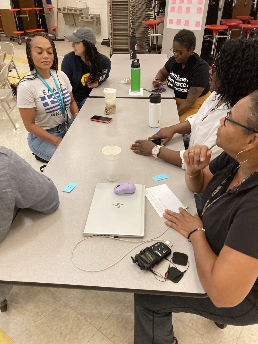 MsAnnTillis1's tweet photo. #isaccs , the busy bumblebees are buzzing
in the work, Students First - Core Value Workshop with our amazing Principal -     Dr. Carmen C. Spencer 🚀✈️💕

#hisd_Wraparound https://t.co/cJbYdE7I8e