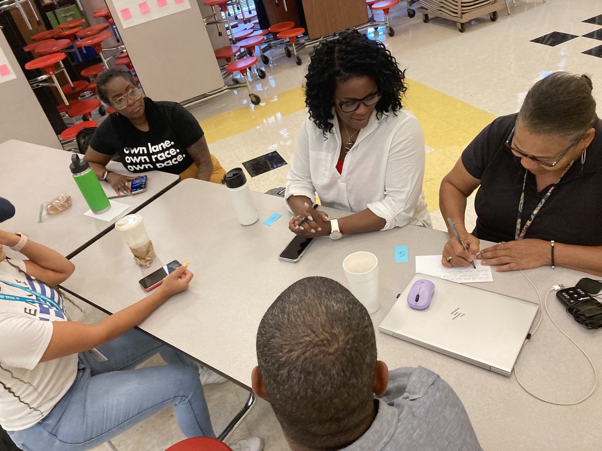 MsAnnTillis1's tweet photo. #isaccs , the busy bumblebees are buzzing
in the work, Students First - Core Value Workshop with our amazing Principal -     Dr. Carmen C. Spencer 🚀✈️💕

#hisd_Wraparound https://t.co/cJbYdE7I8e