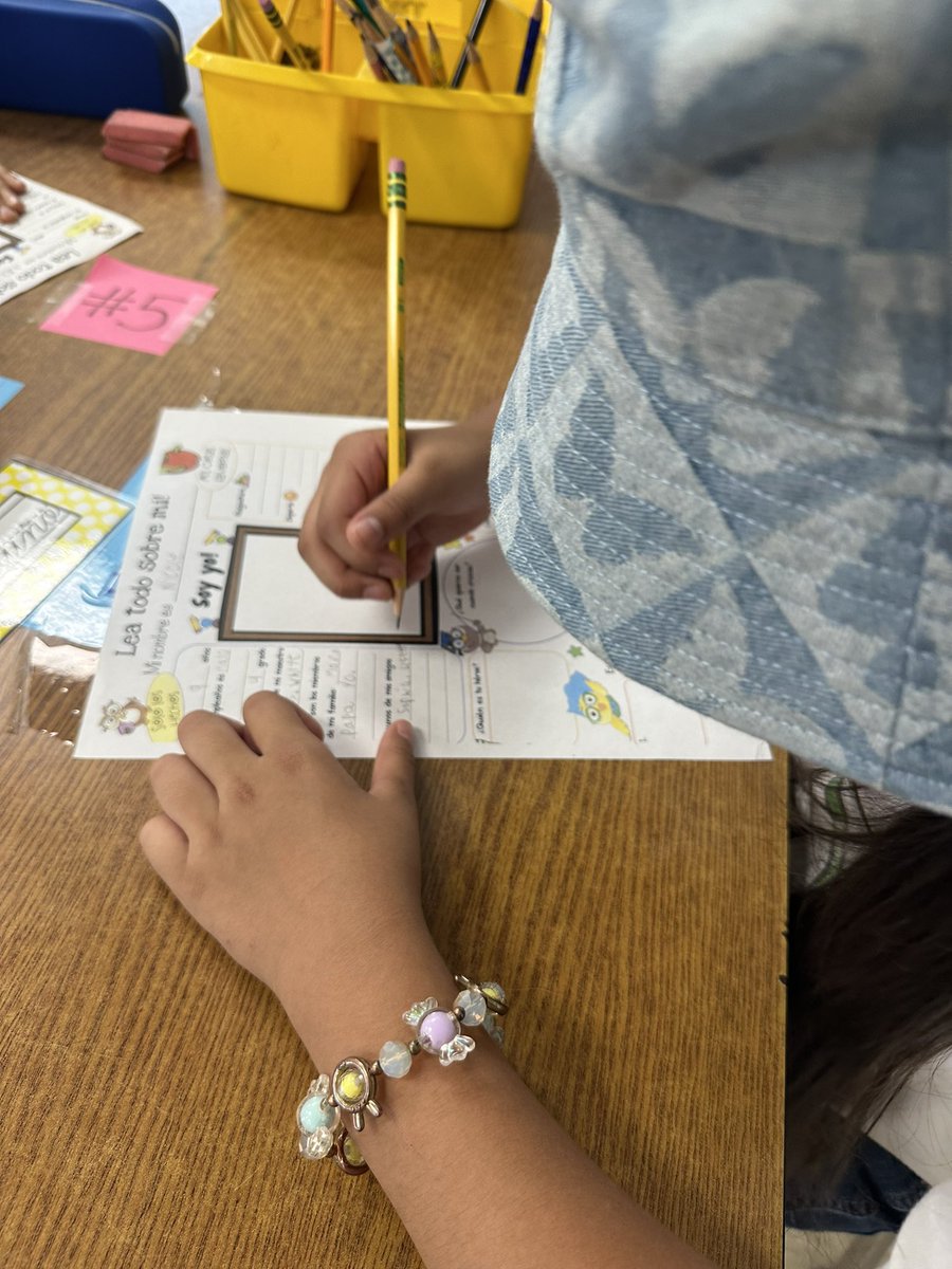 Happy First Day of School <a href="/KomenskyLions/">Komensky School</a>! So many smiling faces eager to tell their teachers all about themselves!

#komenskylionpride #orgulloleoneskomensky #d100inspires #d100inspires