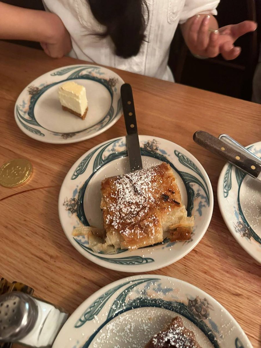 Lemon114_12's tweet photo. What's more tempting than delicious food https://t.co/JJ3QzRaRnb