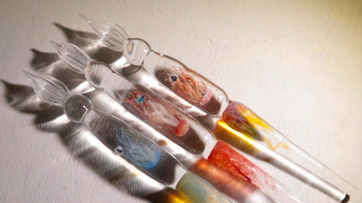 プロフィールに使ったクラゲのガラスペン。ハタタテダイとデバスズメダイのパーツも入ってます。
#ガラスペン
#クラゲのガラスペン
#クラゲ
#デバスズメダイ
#ハタタテダイ