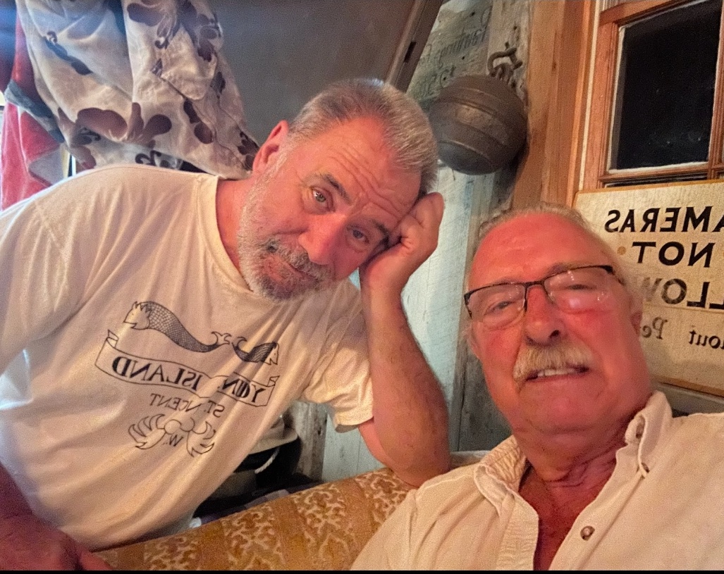 CFieldsphotos's tweet photo. Hanging out last week with good friends Jerry Portnoy and Jim Veatch!!!
#MuddyWaters
#EricClapton
#BluesHarp
#capcod
#Legends https://t.co/mNDXx8WkZX
