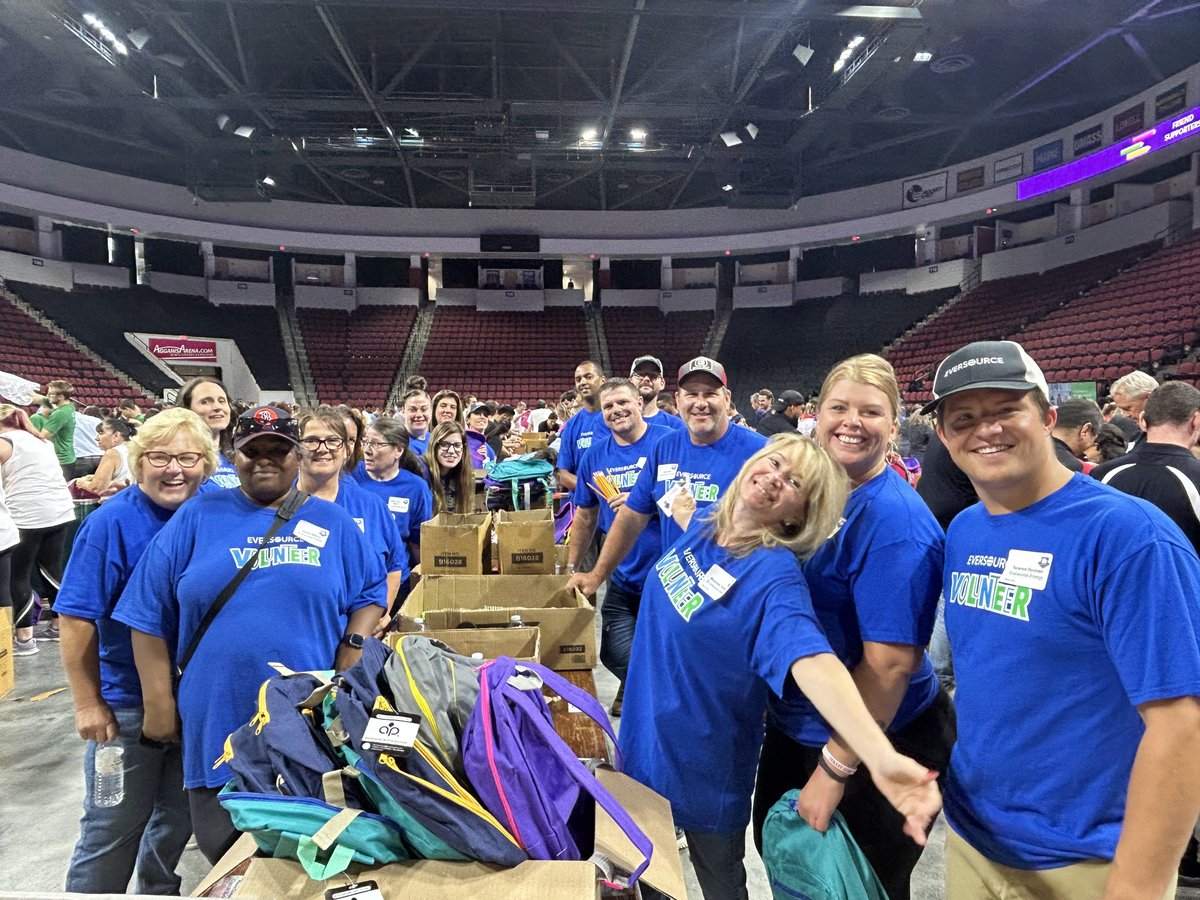 EversourceMA's tweet photo. #TeamEversource joined hundreds of volunteers in a race to fill backpacks with supplies at this year's @c2cboston Backpack-a-Thon. Thanks to the friendly competition, nearly 40,000 backpacks are ready to be distributed to local children for a successful school year. ππβοΈπ https://t.co/ncDw5NRVz1