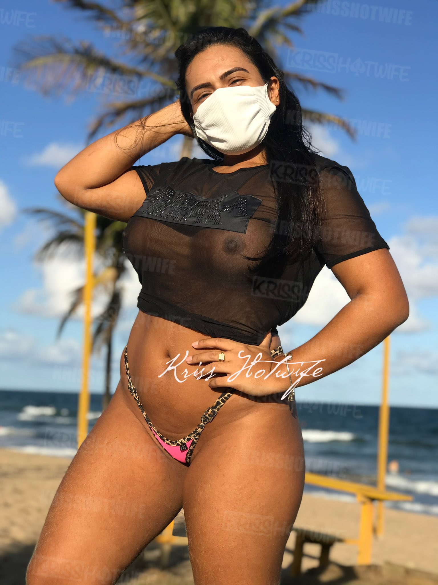 Aquela blusinha que deixa transparecer toda sensualidade do corpo da minha rainha. Se você der a sorte de encontrar com ela assim, apenas aprecie de forma respeitosa e educada, é isso que esperamos dos observadores. No Link do meu perfil você encontra todas nossas aventuras 🤘🏻 https://t.co/dtZ1L3Zz2A