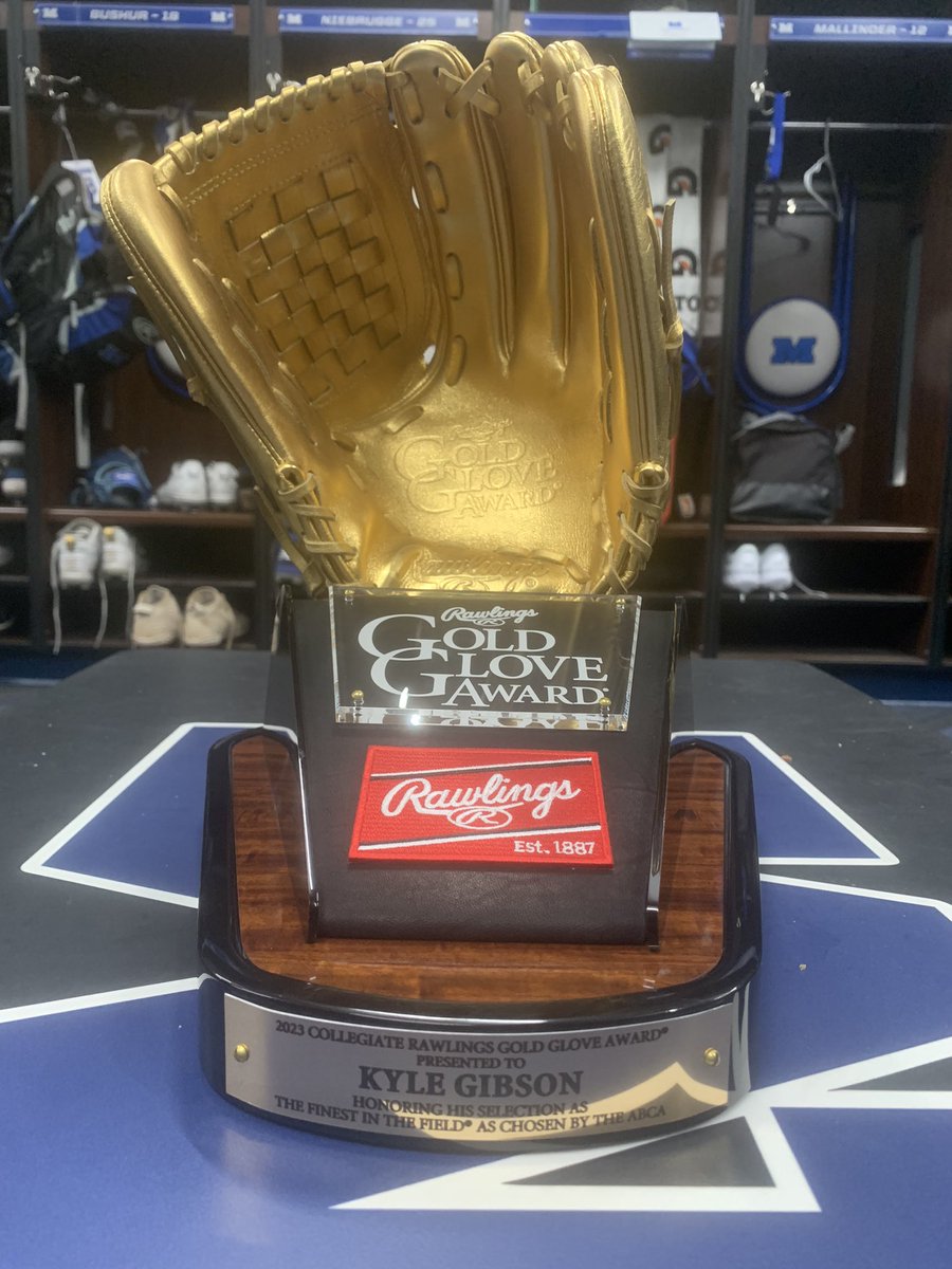 BigBlueBaseball's tweet photo. Amazing Mailday!! Congrats once again Kyle Gibson, Top Defensive 3B in the Country!! First Gold Glove award in program History! @d3baseball @RawlingsSports @D3BaseballPod https://t.co/OXDuUTwFvw