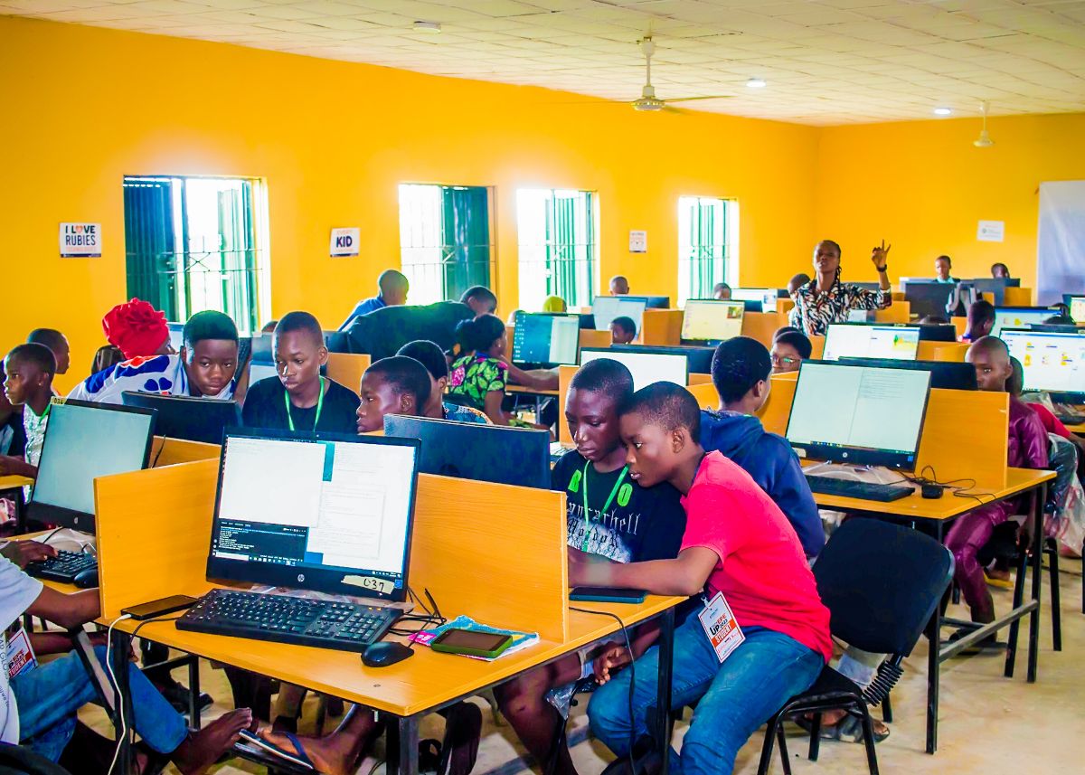 rubiestech's tweet photo. Day 9:  Tech Up Epe Bootcamp 
It has been a flurry of activity as students immerse themselves in their projects, gearing up for their upcoming Friday presentations. These days have been invaluable for their growth, filled with transformative learning experiences 
Thanks @ThePSF https://t.co/jm8sZljxV1