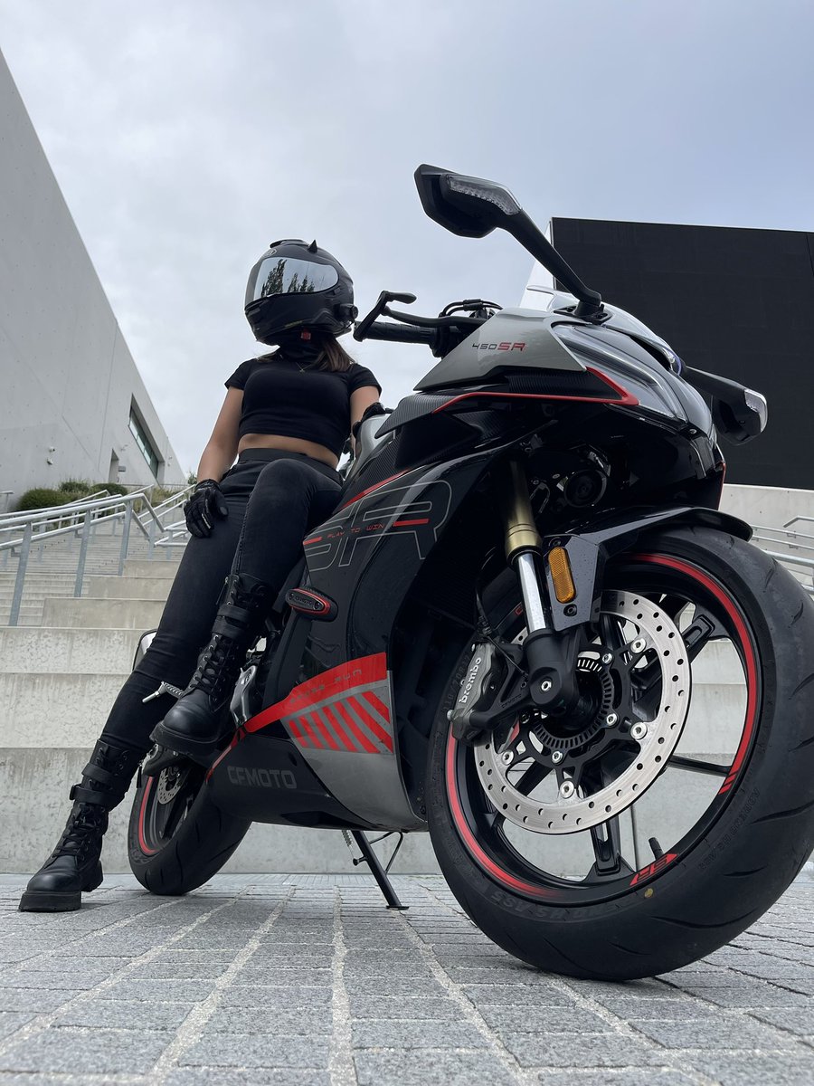 nascalaa's tweet photo. D’ailleurs j’ai créée un compte moto si jamais vous voulez me donner un peu de force… 👉🏼👈🏼

https://t.co/NsH8REE0bt https://t.co/TlCLmNNTgS
