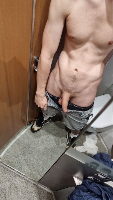 OMG, trains are always making me so horny 😈 What would you do if you find me waiting for you like that<a href="/tag/maqueue"class="tags"><span>#maqueue</span></a>