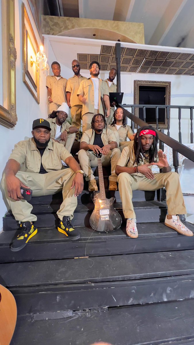 jaablito's tweet image. If you ain’t gon do it all the way 
Might as well go sit back on yo ass 🤷🏾‍♂️