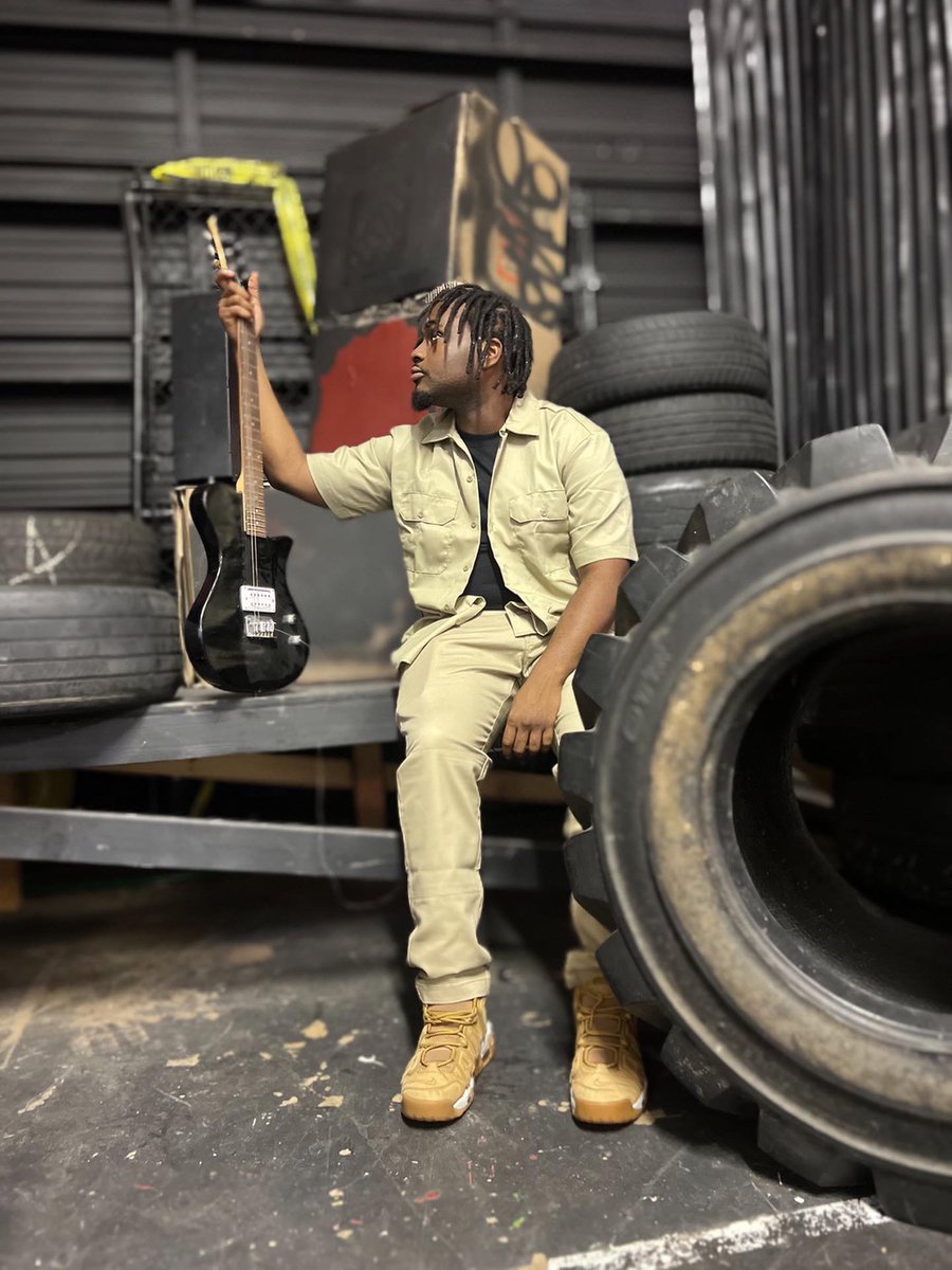 jaablito's tweet image. If you ain’t gon do it all the way 
Might as well go sit back on yo ass 🤷🏾‍♂️