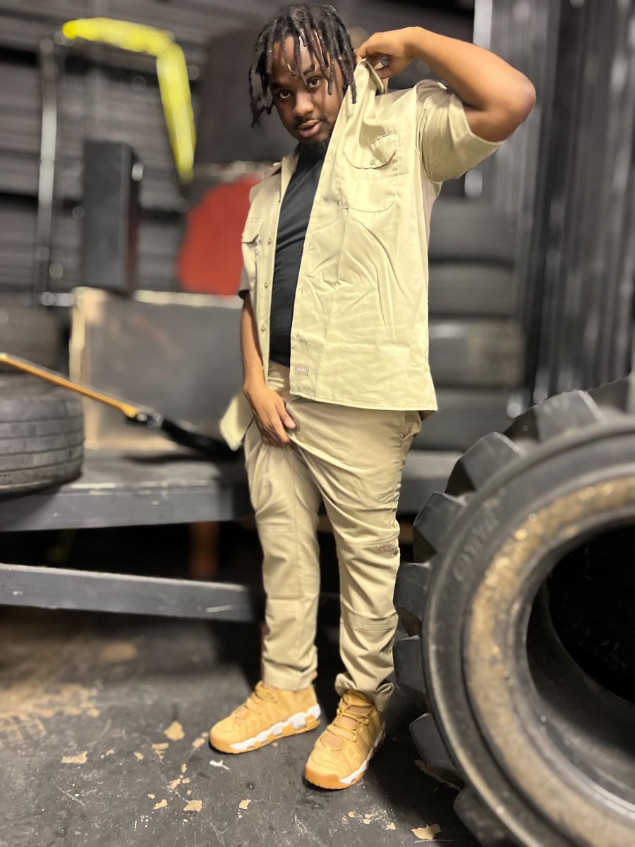 jaablito's tweet image. If you ain’t gon do it all the way 
Might as well go sit back on yo ass 🤷🏾‍♂️