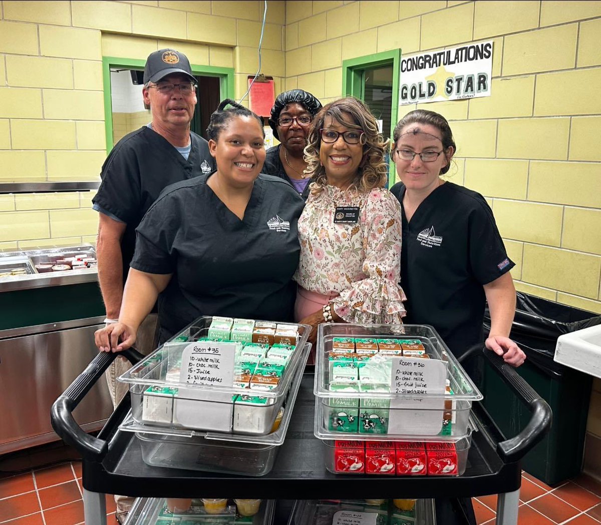 Thanks to Board Member Mary Washington for stopping by <a href="/ghes_smcps/">GHES</a> today! Happy First Day! #SMCPS23 #firstdayofschool