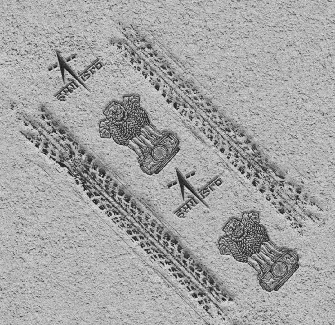 prathmesh__1209's tweet photo. India's #Chandrayaan3 successfully landed on the moon, marking a moment of national pride. Learning from the Chandrayaan-2 crash in 2019, today's achievement is a result of hard work, the product of learning from failure, meticulous observation, and making necessary changes. https://t.co/R7rm94wdCE
