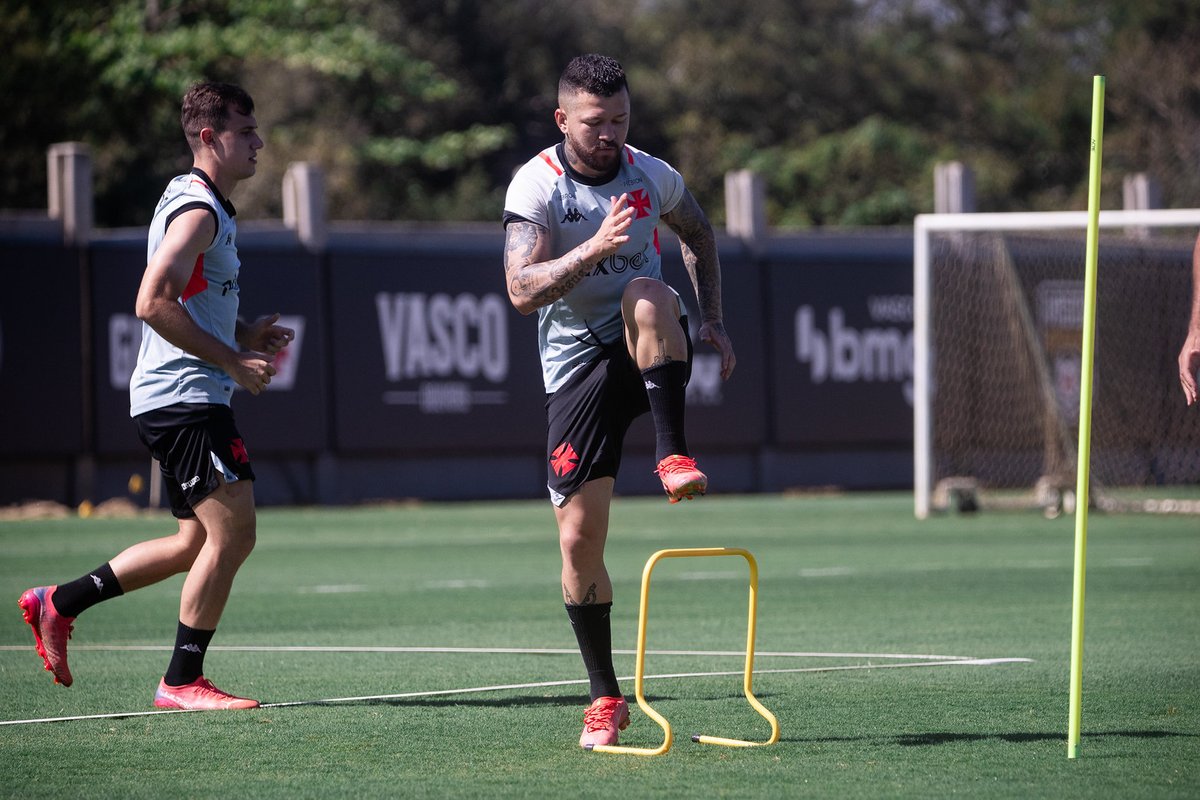 VascodaGama's tweet photo. 💪🔛

📸: Leandro Amorim | #VascoDaGama https://t.co/bbOSXzvi2T