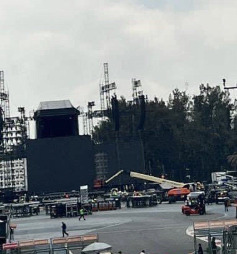 LaPuercaylor's tweet photo. Primeras fotos del escenario del The Eras Tour en  el Foro Sol #MexicoTSTheErasTour #TSTheErasTour 

LAS PANTALLAS https://t.co/lRzUF103eI