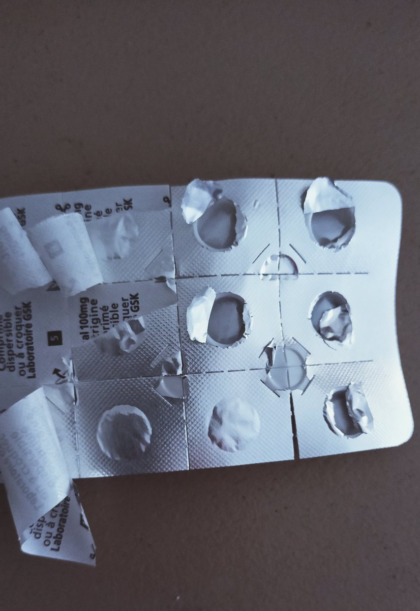 MAGANFTOFFICIAL's tweet photo. @GSK_FR comment peut-on valider un emballage aussi ridicule.  Double opercule = non RSE, perte de temps pour prendre le comprimé. L'ingénieur qui a trouvé cet emballage "miracle" ne doit pas savoir ce que c'est de prendre un médicament 😂
#GSK #Medical #wee https://t.co/fe7U61cCVk